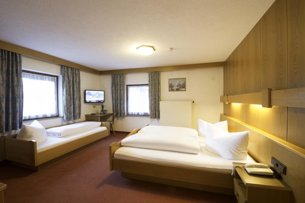 Garni Mathonerhof Otel Ischgl Oda fotoğraf